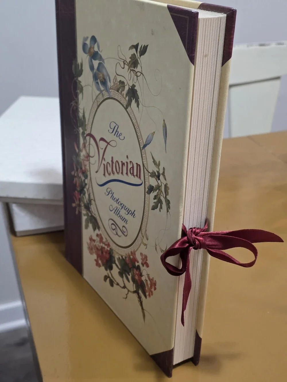 Vintage 1996 The Victorian Photograph Album Hardcover Floral Slip In Photo Book